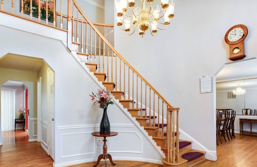 Burtonsville House | Brownstone Mansion-Wash DCMetro/Game Rm/No Parties