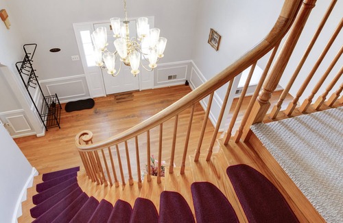 Burtonsville House | Brownstone Mansion-Wash DCMetro/Game Rm/No Parties