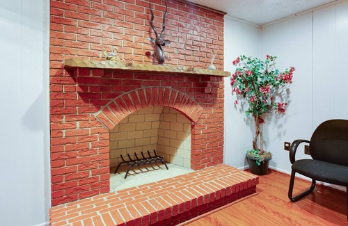 Burtonsville House | Brownstone Mansion-Wash DCMetro/Game Rm/No Parties