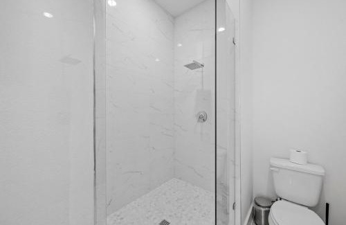 Dallas Apartment | BRs w Ensuite Baths l Pet-Friendly l Central Loc