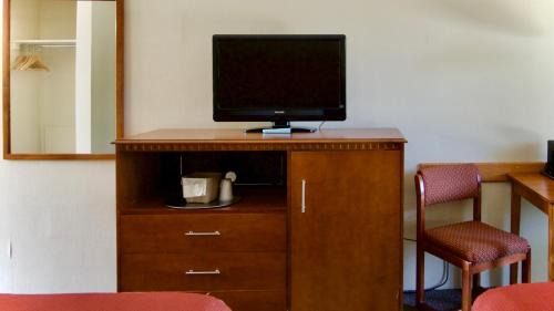 Tobermory Hotel | Bruce Anchor Motel