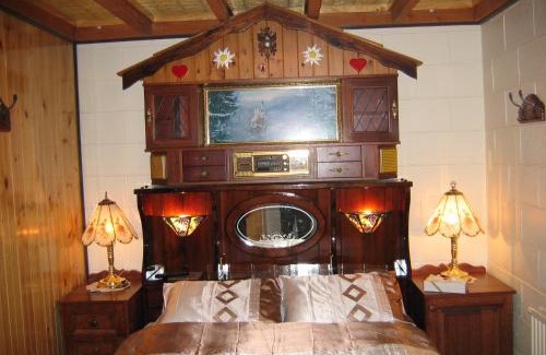 Falls Creek Cabin | Brucktal Apartment