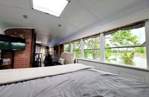 West Monroe House | Bruiser-Riverfront Bus! Near I-20/ Unique +Pets OK
