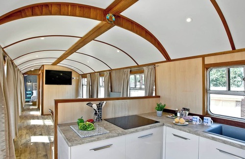 Dawlish Warren Ski Chalet | Brunel Boutique Railway Carriage 2