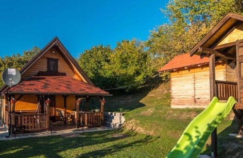 Bajina Basta Ski Chalet | Brvnara na bregu