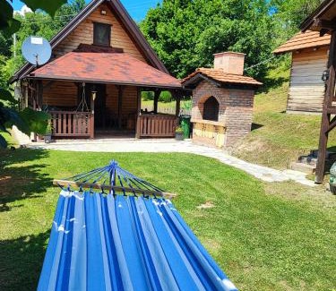 Bajina Basta Ski Chalet | Brvnara na bregu