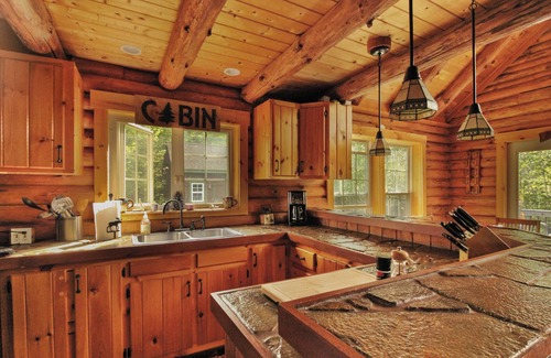 Bryant Pond Cabin | Bryant Pond Log Cabin Available for Ski Season