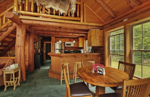 Bryant Pond Cabin | Bryant Pond Log Cabin Available for Ski Season