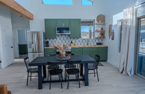 Hatch House | Bryce Canyon - Brycegate Retreat - Modern Comforts - Stunning Views