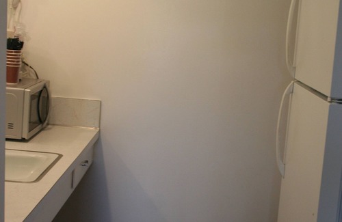 Hatch House | Bryce Zion Inn Family room w/2 bathrooms. Sleeps 6