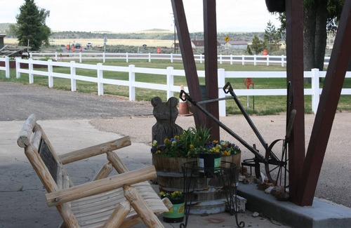 Hatch House | Bryce Zion Inn Family room w/2 bathrooms. Sleeps 6