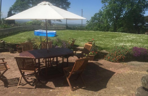 Pontlliw and Tircoed Bed & Breakfast | Brynawel Farm B&B