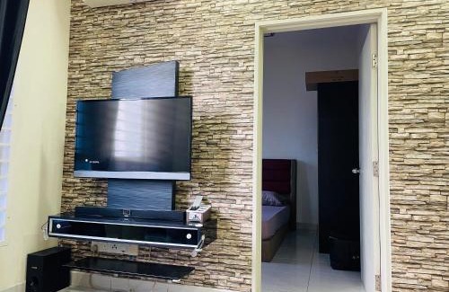 Bandar Saujana Putra Apartment | BSP21 Cozy Retreat W/Sunset Lakeview