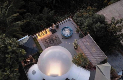 Guadiana RV Rental | Bubble room with a view, Jacuzzi spa, kitchen.