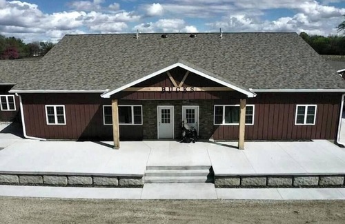 Spirit Lake House | Buck's Lakeside Lodge -Blue Gill