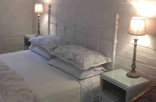 East Tamworth House | Buckellberry vintage, 3 bedrooms , best location
