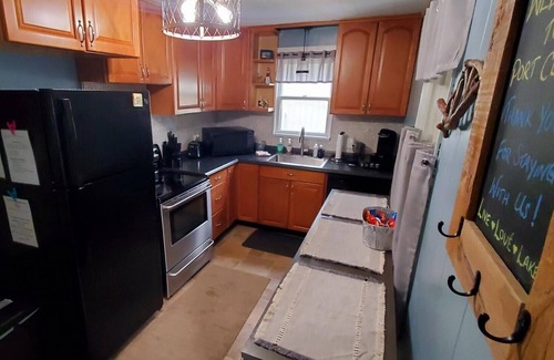 Port Clinton House | Buckeye Bungalow Charming and cozy cottage, close to everything