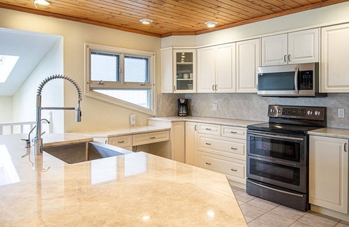 Selwyn Cottage | Buckhorn Beach Retreat