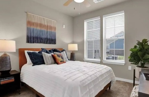 Lakes of Forest Hill Apartment | Buckingham Nest Master
