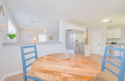 Hampton Apartment | Buckroe Bungalow Buckroe Bungalow Escape to the Beach 2mins Away