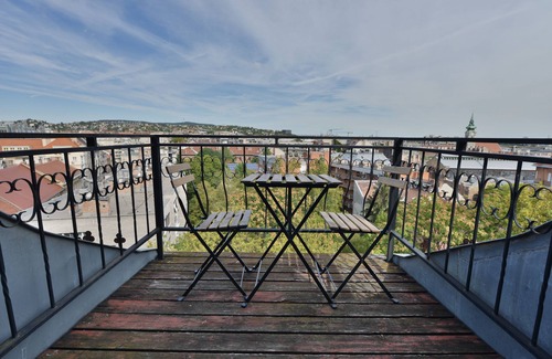 Vizivaros Apartment | Buda, 1bedroom top floor apartment