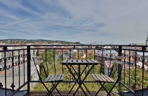 Vizivaros Apartment | Buda, 1bedroom top floor apartment