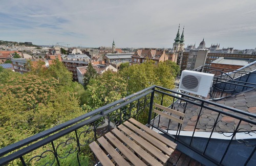 Vizivaros Apartment | Buda, 1bedroom top floor apartment