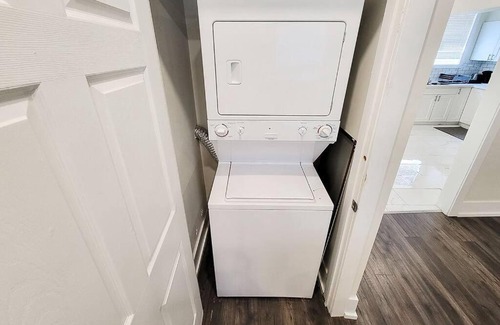 Hamilton Apartment | BUDA APT: Lovely 1 Bedroom Apt in a home.