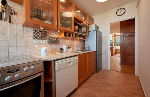 Kutvolgy Apartment | Buda Hills Hideout