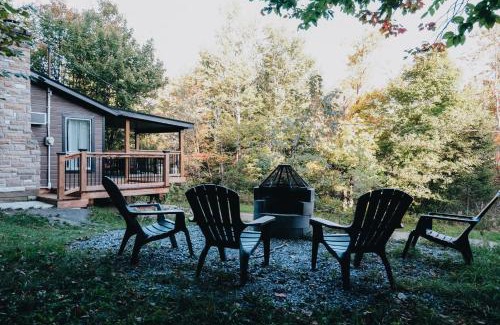 Frampton Ski Chalet | Buddy Shack - Chalet Miller Zoo
