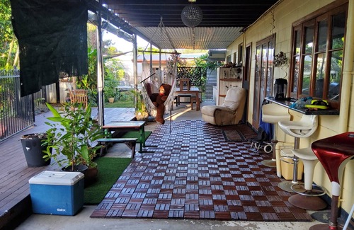 Woree House | BUDGET 3/4Br 2Bath and 2 kitchens in tropical gardens with pool