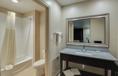 White Settlement Hotel | Budget Accommodation Ideal For Couple Traveler | Room w/Free Breakfast