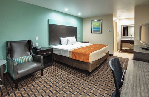 White Settlement Hotel | Budget Accommodation Ideal For Couple Traveler | Room w/Free Breakfast