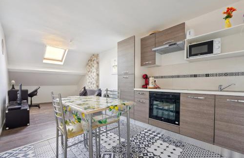 Charleville-Mezieres Apartment | Budget apart downtown with parking