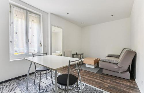 Charleville-Mezieres Apartment | Budget appart avec parking au centre-ville