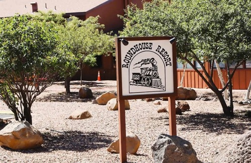 Pinetop Condo | Budget-Friendly Basecamp in the Pines