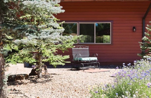 Pinetop Condo | Budget-Friendly Basecamp in the Pines