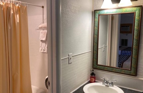 Fairview House | Budget-friendly Accommodation at Knights Inn Fairview! 2 Pet-friendly Units