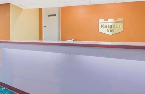 Berea House | Budget-friendly Accommodation! Pet-friendly, Free Parking, Near Lincoln Hall!