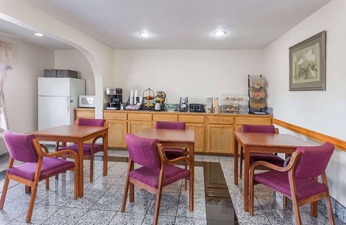Austin Ave. Resort | Budget-friendly Accommodation at Knights Inn Franklin Ave Waco! Free Parking