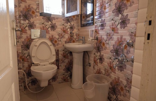 Bhagtpura Bed & Breakfast | Budget friendly, enchanting bed & breakfast with WiFi in Bhimtal, Nainital