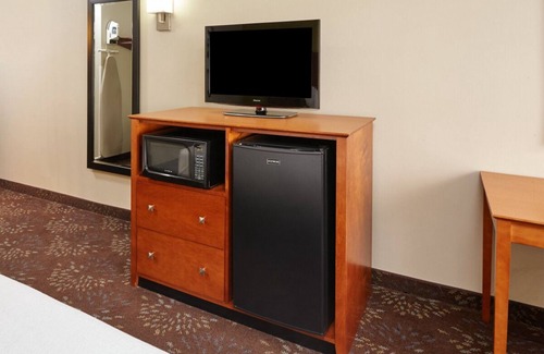 Matteson House | Budget-Friendly Getaway! Free Parking, On-Site Restaurant, Near Odyssey Fun