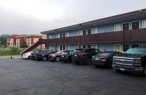 Grissom - Highland Hotel | Budget-Friendly Stay near Virginia Tech University with Free Parking
