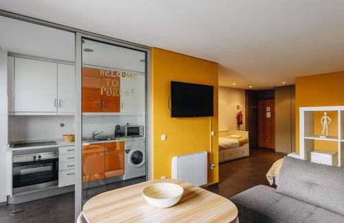 Uniao de Freguesias do Centro Apartment | Budget-Friendly Studio w/Balcony in Rosario