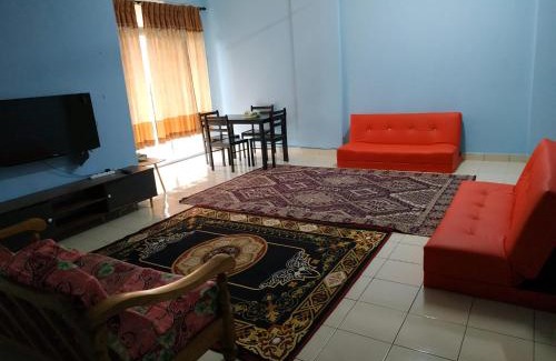 Mantin Apartment | budget Homestay and selesa with big swimming pool