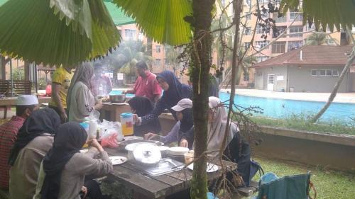 Mantin Apartment | budget Homestay and selesa with big swimming pool
