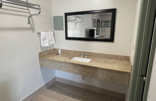 Ada Hotel | Budget Inn