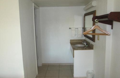 Cocoa West Hotel | Budget Inn