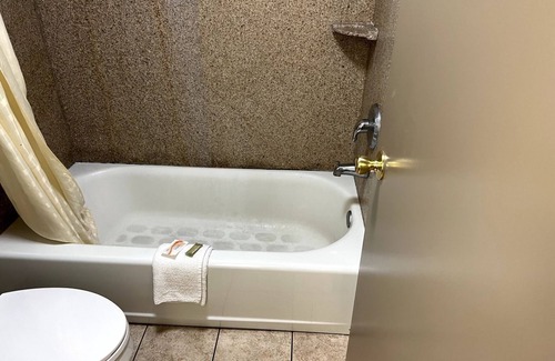 Brooklyn Hotel | Budget Plaza Motel