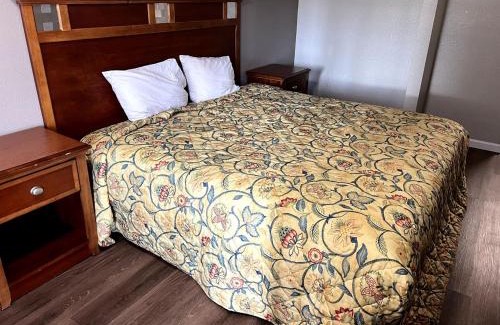 Brooklyn Hotel | Budget Plaza Motel